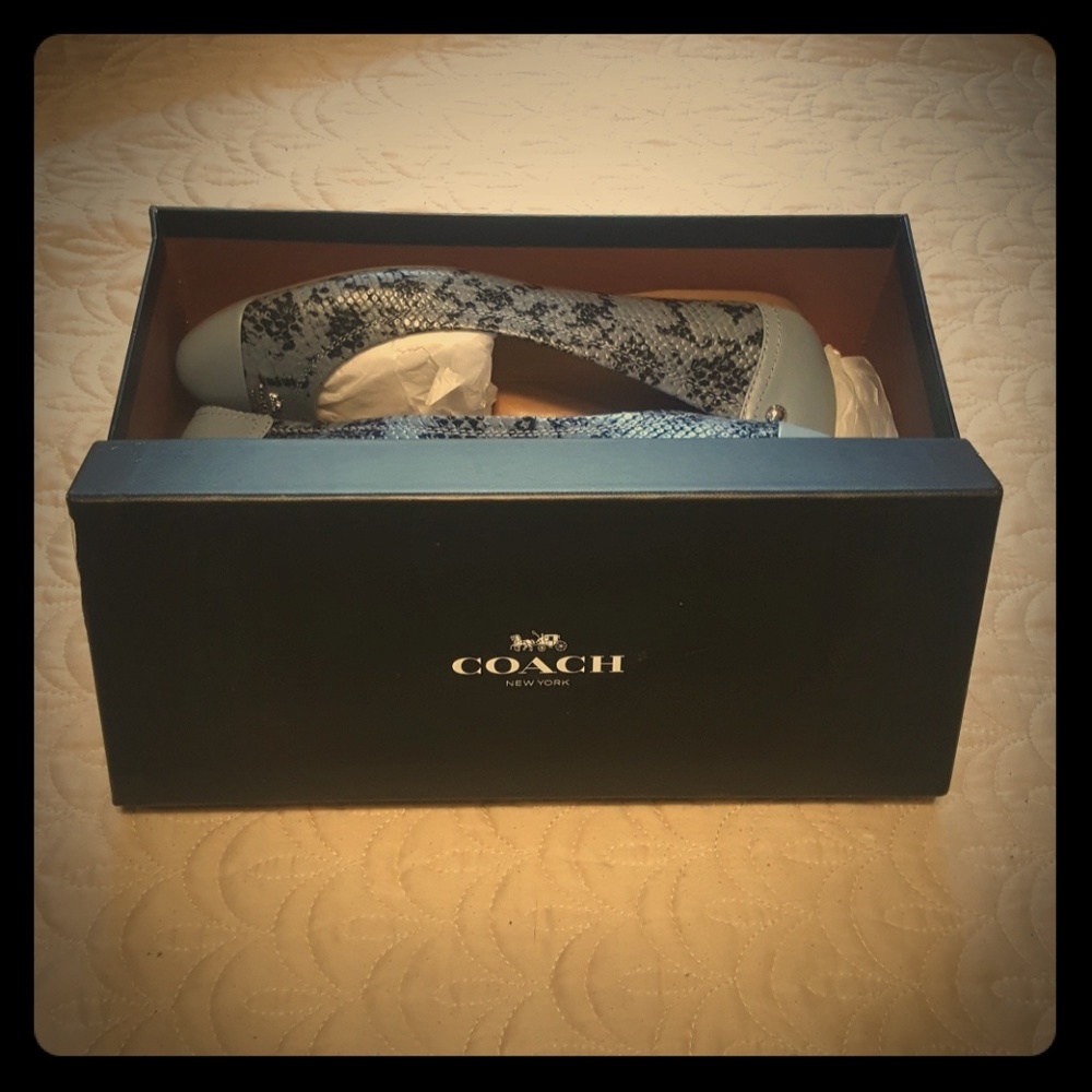 COACH BRAND NEW W/TAGS FLATS